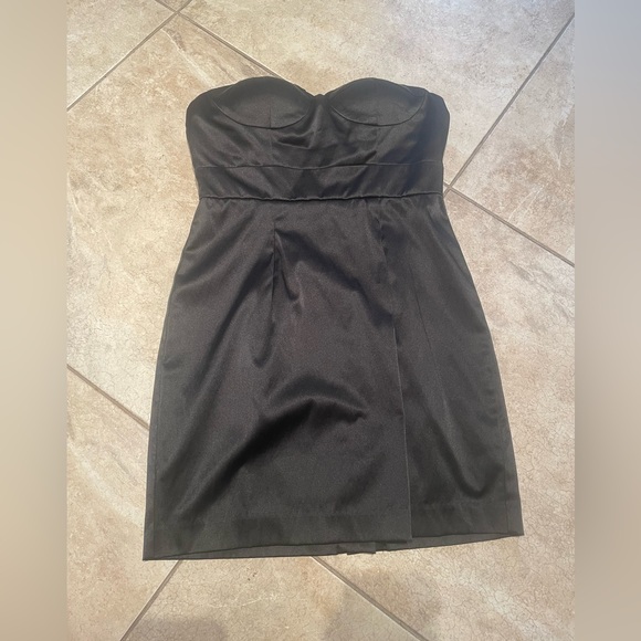 Dresses & Skirts - Women's black strapless mini dress. Size Medium.